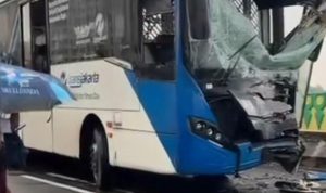 bus-transjakarta-kecelakaan-di-koridor-13-1771819359872_169
