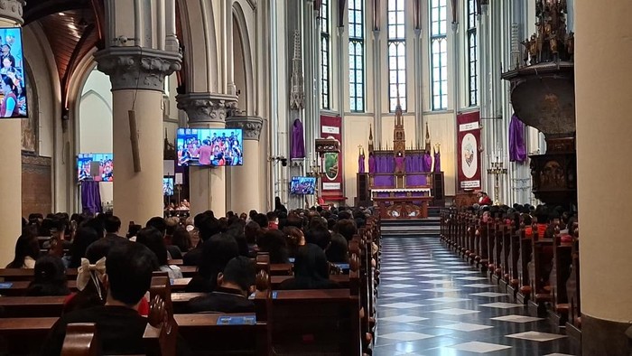 misa-jumat-agung-di-gereja-katedral-jakarta-1775199340356_169