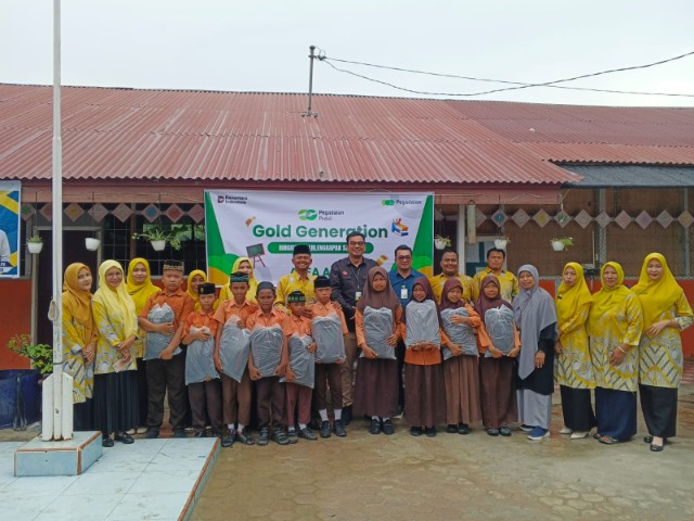 ‎Deputy Bisnis Pegadaian Area Aceh Berbagi Peralatan Sekolah di Kota Langsa